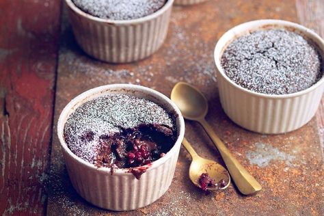 Chocolate and blackberry self-saucing puddings Self Saucing Pudding, Souffle Recipes, Lemon Bar, Chocolate Souffle, Individual Desserts, Köstliche Desserts, Jamie Oliver, Vegetarian Chocolate, Pound Cake