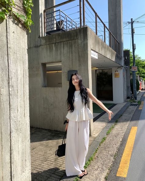 Tokyo Ootd Summer, Korea Summer Outfit Korean Style, Korea Summer Fashion, Spring Outfits Korea, Minimalistic Outfits, Hot Summer Outfits, Outfit Korean Style, Korean Casual Outfits, Outfit Hijab