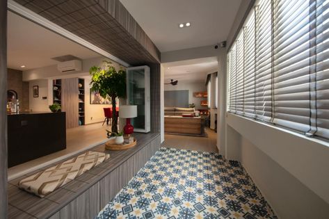 Post-Revamp, This HDB Executive Apartment Feels Even Larger | Qanvast Hdb Foyer Ideas Entryway, Entryway Layout, Kitchen Separation, Colonial Interior Design, Beautiful Balcony, Dark Green Kitchen, Balcony Kitchen, Entrance Lobby, Living Hall