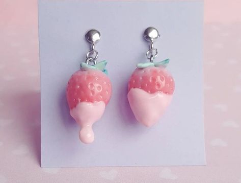 Clay Earrings Kawaii, Kawaii Polymer Clay Ideas, Aesthetic Diy Earrings, Kawaii Clay Earrings, Silly Earrings, Glow Jewelry, Pretty Jewelry Necklaces, Kawaii Earrings, Fruit Jewelry