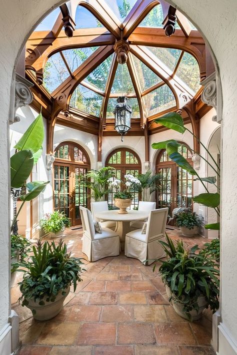 9 Beautiful Sun Rooms You'll Love - Town & Country Living Rooftop Gardens, Interior Design Per La Casa, Lots Of Windows, Plant Ideas, House Goals, Dream Rooms, Dream House Decor, Design Case, House Inspo