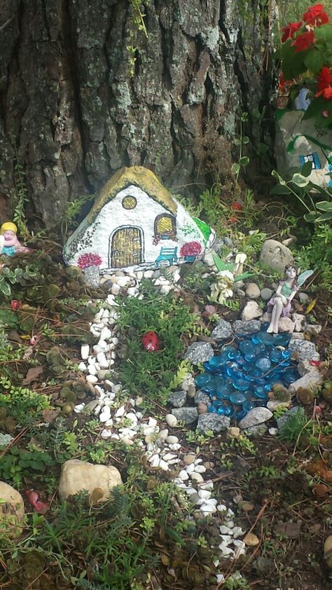 Fairy Rocks, Rock Fairy Houses, Paint Your Own Fairy House, Fairy Garden Rock Painting Ideas, Fairy House Rocks Painting, Rock Painting Fairy Doors, Fairy Garden Painted Rocks, Painted Rock Fairy Garden, Pumpkin Fairy House