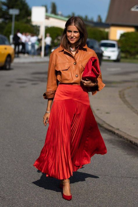 Copenhagen Fashion Week 2022, Fashion Week 2022, Red Pleated Skirt, Copenhagen Fashion, Copenhagen Style, Copenhagen Fashion Week, Looks Street Style, Street Style Inspiration, Mode Inspo