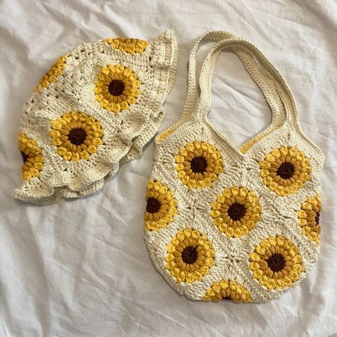 Crochet Sunflower Bag, Sunflower Bucket Hat, Sunflower Bucket, Sunflower Bag, Sunflower Hat, Handmade Crochet Bags, Kawaii Crochet, Crochet Sunflower, Crochet Items