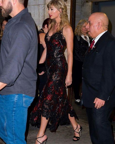 Taylor And Joe, Support Boyfriend, Bar Stuff, Joe Alwyn, Taylor Swift Dress, Taylor Swift Street Style, Taylor Swift Tour Outfits, Taylor Swift New, Date Night Dress