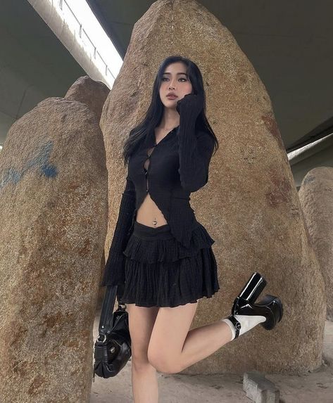 Mary Janes Skirt Outfit, Chunky Platform Heels Outfit Ideas, Platform Mary Janes Outfit Aesthetic, Goth Summer Outfits, Birthday Fit, Looks Pinterest, Ideal Life, Clothing Aesthetic, Chunky High Heels