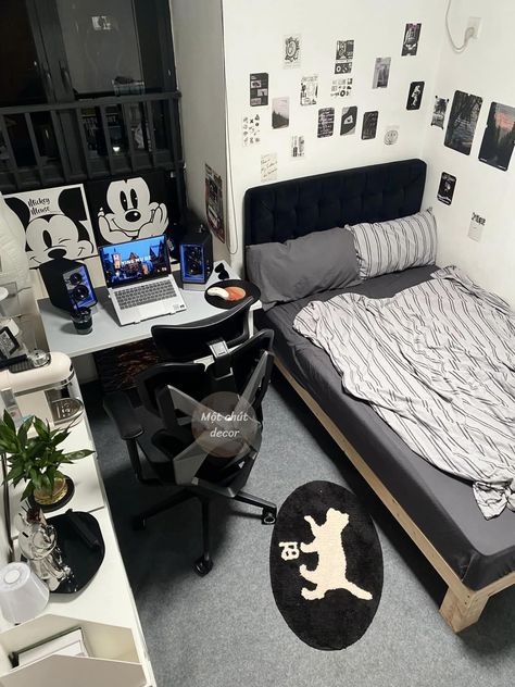 Small Bedroom Ideas For Men, Small Room Setup, Dorm Room Layouts, Mens Room Decor, Small Dorm Room, Mens Bedroom Decor, Aesthetic Architecture, Chill Room, Bedroom Setup