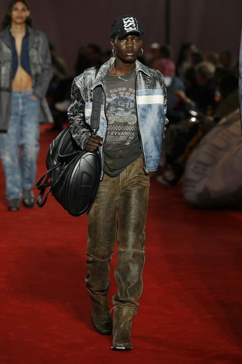 Diesel Ready To Wear, Diesel 2022, Glenn Martens, Ready To Wear Fashion Show, Diesel Fashion, Milan Fashion Week Runway, Men's Hipster Style, Diesel Clothing, Ready To Wear Fashion