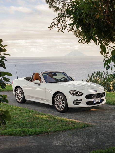 2019 Fiat 124 Spider - Stunning HD Photos, Videos, Specs, Features & Price - DailyRevs Fiat Sport, Fiat 124 Spider Abarth, Aston Martin Db9 Volante, Fiat Spider, Fiat 124 Spider, Fiat Cars, Vw T6, Fiat Abarth, Steyr