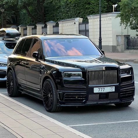 ROLLS-ROYCE CULINAN Cars Gadgets, Cars 2023, Cars Painting, Cars Decorations, Car Organizers, Car Drives, 2023 Hairstyles, Car Modeling, Princess Car