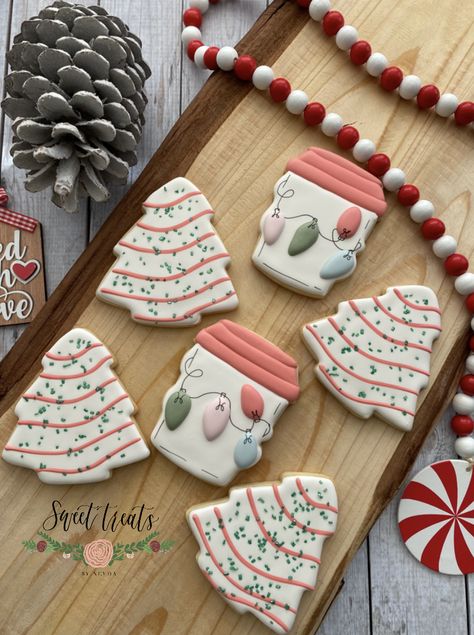 Iced Coffee Cookies Decorated, Hot Chocolate Decorated Cookies, Christmas Coffee Cup Cookies Decorated, Royal Icing Cookies For Beginners Fall, Christmas Cookie Sets Royal Icing, Winter Cookie Designs, Christmas Latte Cookies Decorated, Beginner Decorated Cookies, Royal Frosting Christmas Cookies