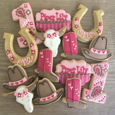 Cowgirl Desserts, Cowgirl Cookies Decorated, Rodeo Cookies, Western Birthday Cakes, Cowgirl Cookies, Cowgirl Cakes, 1st Rodeo, Rodeo Birthday Parties, Cowgirl Baby Showers