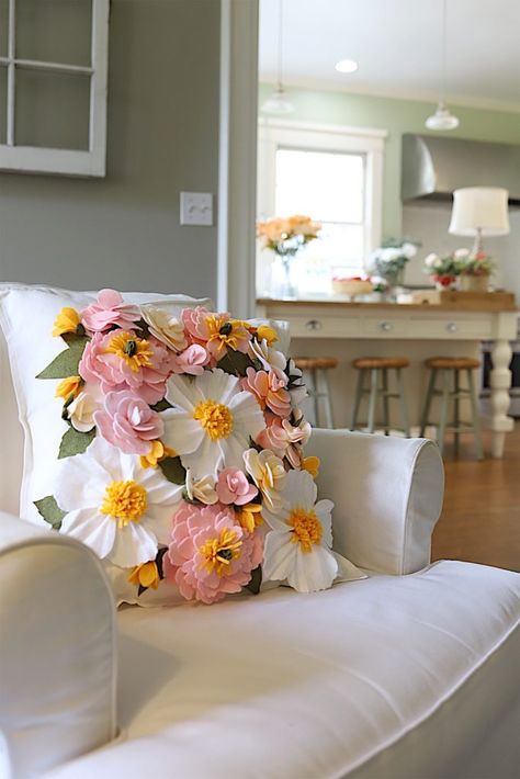 I Am So Excited To Share With You Easy Elegance Wednesdays, Where We Celebrate Simple Elegant Decor. Today I Am Sharing How I made this amazing felt flower pillow. Felt Flower Pillow, Farmhouse Design Ideas, 100 Year Old Home, Felt Flowers Patterns, Spring Centerpiece, Old Home, Diy Valentines Crafts, Flower Pillow, Pillow Room