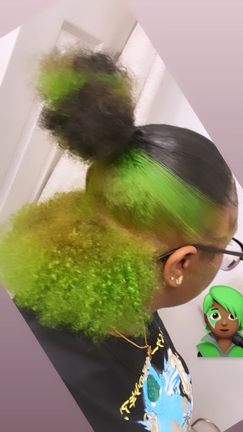 Black Hair With Green Peekaboos, Hair Color Ideas For Black Women Curly, Cute Color Combinations For Hair, Natural Hair Styles Dyed, Dyed Hair Color Ideas For Black Women, Dyed Hair Inspo For Black Hair, Green Skunk Stripe Hair Black Women, Color Hair Ideas For Black Women Natural, Green Hair Dye Black Women