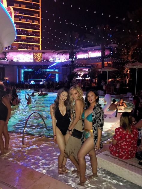 Vegas Night Outfit, Las Vegas Outfit Summer, Vegas Club Outfits, Summer Vegas Outfit, Las Vegas Trip Planning, Vegas Girls Trip, Las Vegas Night Clubs, Vegas Pool, Las Vegas Travel