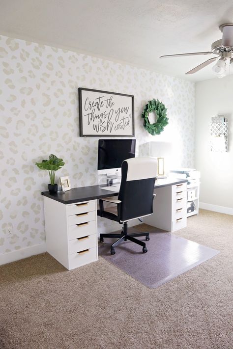 Leopard wallpaper office decor Leopard Office, Organizing Hacks Dollar Stores, Organize Office Space, Organization Hacks Diy, Office Tips, Free Printables Organization, Organized Lifestyle, Small Home Offices, Organisation Hacks