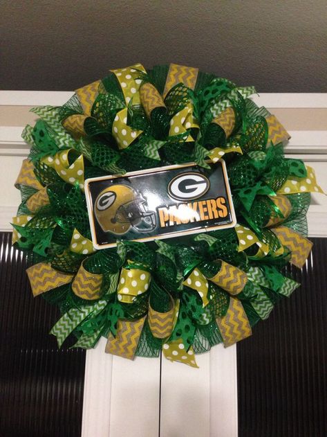 Green Bay Packers Wreath, Nfl Wreaths, Packers Wreath, Green Bay Packers Crafts, Football Wreaths, Wreaths Fall, Sports Wreaths, Football Wreath, Packers Football