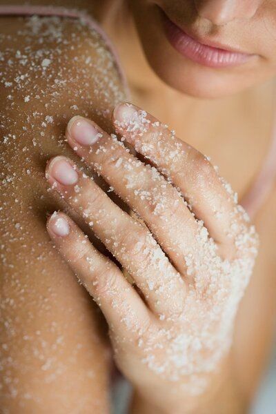 Diy Body Scrub Recipes, Best Body Scrub, White Egg, Body Scrub Recipe, Skin Scrub, Scrub Corpo, Diy Body Scrub, Exfoliating Body Scrub, Scrub Recipe