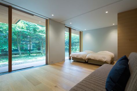 Gallery of Yokouchi Residence / Kidosaki Architects Studio - 11 Japanese Modern House, Modern Wooden House, Architects Studio, Rural Architecture, Karuizawa, Long House, Modern House Plan, Parking Design, Living Room Windows