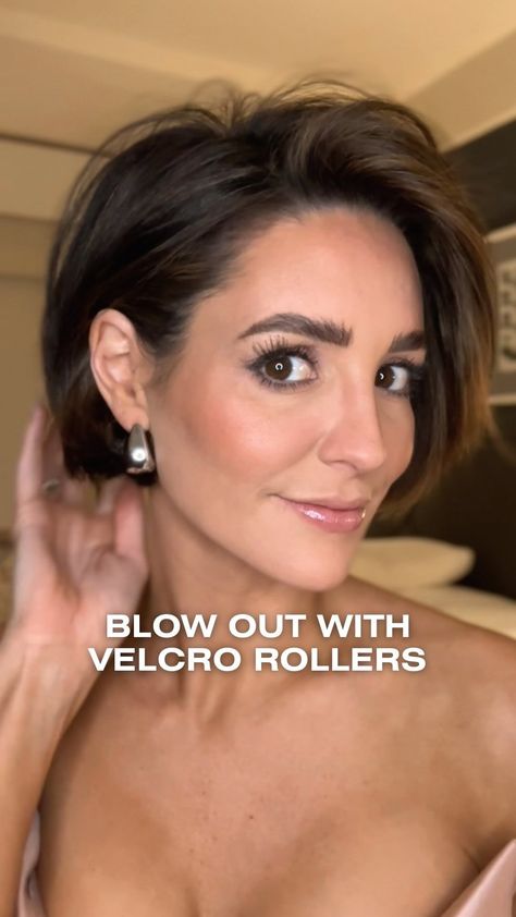 19 months grown out and can finally use rollers😄😄 The longer form video will be posted to YouTube but here are more detailed tips when… | Instagram Long Lob Hairstyle, Chin Length Brunette Hair With Highlights, Curled Lob Hairstyle, Arielle Kebbel Short Hair, Short Lob With Bangs, Brunette Bob Haircut, Short Hair Blowout, Salon Blowout, Growing Out Hair