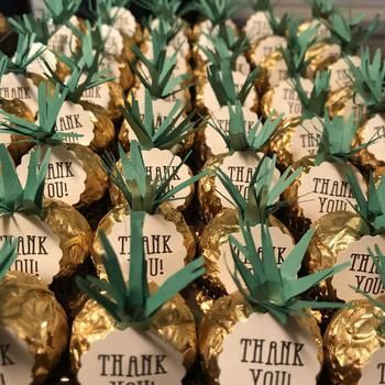 Pineapple Favors, Tropical Wedding Favor, Luau Party Food, Festa Moana Baby, Creative Wedding Favors, Hawaiian Party Decorations, Tropical Baby Shower, Tropical Bridal Showers, Fiesta Tropical