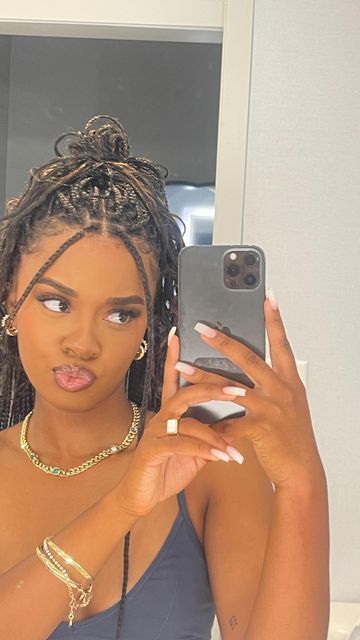 kyra nikole on Instagram: "me 🤝 claw clips lol • • • #naturalhairstyles #clawcliphairstyle #hairinspiration #inspo #makeupreels #hairstylesforgirls #hairstylesforblackwomen #silkpress" Girl With Pigtails, Cute Box Braids Hairstyles, Protective Hairstyles Braids, Box Braid, Women's Hairstyles, Curly Girl Hairstyles, Braids For Black Women, Claw Clips, Braids Wig