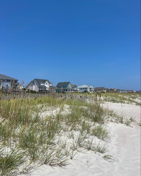 Obx North Carolina Aesthetic, North Carolina Houses, North Carolina Aesthetic, North Carolina Beach House, North Carolina Summer, East Coast House, Coastal Granddaughter Style, Beach Farm, Coastal Granddaughter Outfits