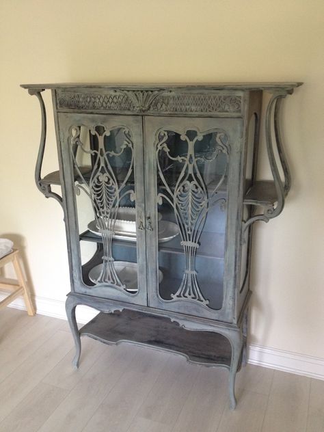 Art Nouveau Cabinet, Nouveau Furniture, Art Nouveau Interior, Fairy Room, Art Nouveau Furniture, Moody Interiors, Painting Cabinets, White Art, Modern Interior Design