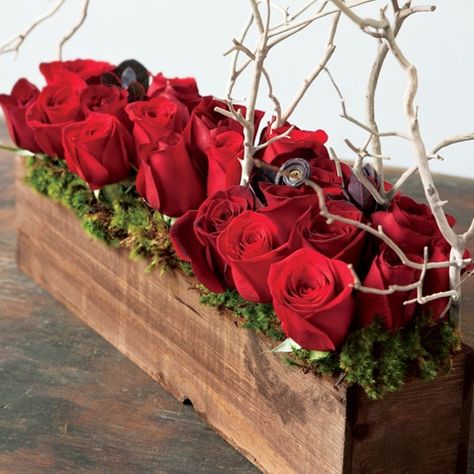 wood and roses center pice!! Branch Centerpiece, Birthday Flowers Arrangements, Red Rose Arrangements, Olive And Cocoa, Rose Centerpiece, Valentine Centerpieces, Enchanted Florist, Rosen Box, Unique Floral Arrangements