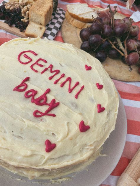 Birthday cake gemini season Gemini Season Cake, Birthday Cake Gemini, Gemini Baby Cake, Gemini Birthday Party, Gemini Cake Ideas, Gemini Birthday Cake, Gemini Cake, 22nd Birthday Cakes, 22 Birthday