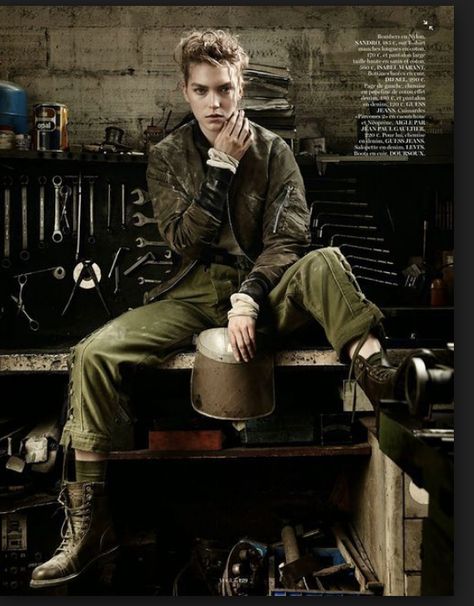 Kitchen Portrait, Arizona Muse, Military Chic, Modern Utility, Look Festival, Exotic Fashion, Androgynous Fashion, Car Mechanic, Military Inspired