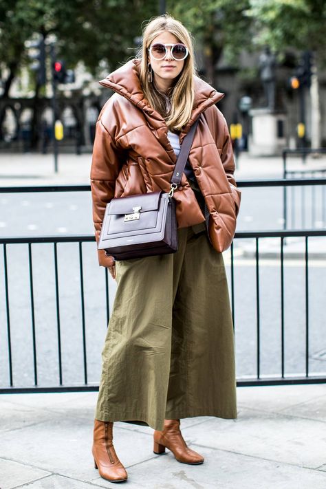 This Is Exactly What to Wear in 40 Degree Weather | Who What Wear Degree Outfit, Cool Coats, Puffy Coat, Fashion Cover, Street Style Winter, Weekend Wear, Casual Coat, Fashion Pictures, Down Jacket