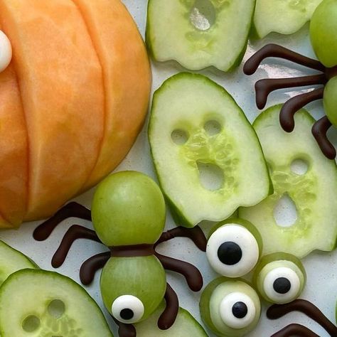 Spooky Food, Halloween Food Treats, Kids Cooking, Halloween Eyeballs, Halloween Eyes, Cupcake Decorating, Halloween 2023, Googly Eyes, Halloween Food