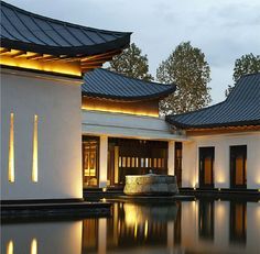 St.regis Lhasa Japanese Roof Design, Japanese Roof, China Architecture, Luxury Hotel Room, Facade Lighting, Asian Architecture, Heritage House, Chinese Design, St Regis