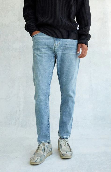 Spring Outfit Men 2024, Mens Light Wash Jeans, Denim Fit Guide, Wash Jeans Outfit, Mens Tapered Jeans, 90s Style Jeans, Tapered Jeans Men, Straight Jeans Outfit, Mens Jeans Fit