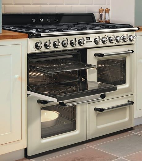 Range Cooker Kitchen, Smeg Victoria, Smeg Range, Hood Range, Double Oven Kitchen, Smeg Kitchen, Smeg Appliances, Range Cookers, Kitchen Layouts