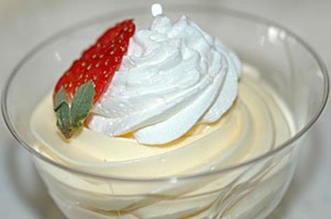 Vanilla Mousse Recipe, Easy Chocolate Mousse, Vanilla Mousse, Raw Eggs, Chocolate Mousse Recipe, Mousse Dessert, Vanilla Bean Ice Cream, Mousse Recipes, Cake Fillings