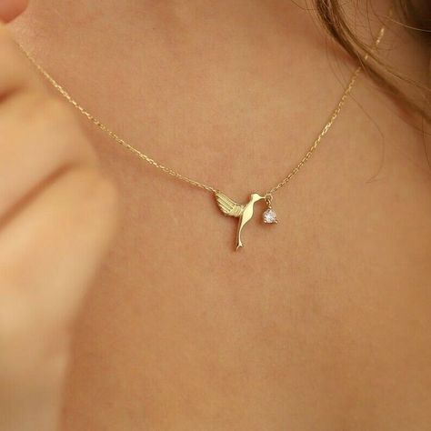 Gold Chain With Locket, Minimalist Accessories Jewellery, Simplistic Jewelry, خواتم خطوبة, Ethereal Jewelry, Jewelry Necklace Simple, Locket Design, Human Organ, Neck Pieces Jewelry