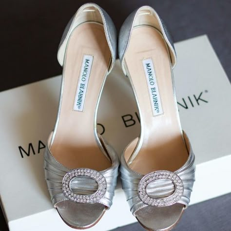 Manolo Blahnik Sedaraby Napa Silver Size 35-1/2 Manolo Blanc Shoes, Silver Manolo Blahnik Heels, Vintage Manolo Blahnik Shoes, Manolo Blahnik Carrie Bradshaw, Malano Blahnik, Carrie Bradshaw Manolo Blahnik, Manolo Shoes, Manolo Blahnik Outfit, Manolo Blahnik Carrie