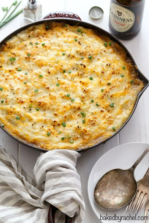 Hearty Guinness beef shepherd's pie recipe from @Rachel {Baked by Rachel} A flavorful meal for St. Patrick's Day or any day! Irish Desserts, Irish Cooking, Shepherd's Pie Recipe, Recipes Authentic, Shepherds Pie Recipe, Scottish Recipes, Cast Iron Recipes, Recipes Appetizers, Shepherd's Pie