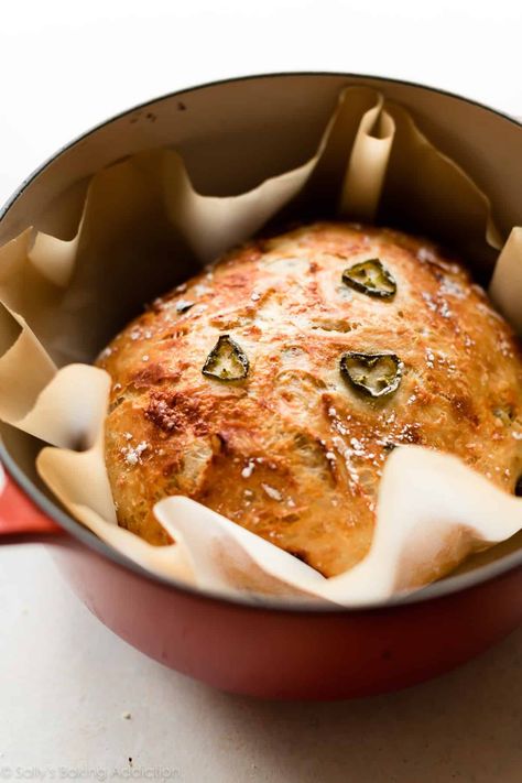 No Knead Jalapeño Cheddar Bread - Sally's Baking Addiction Homemaking Recipes, Jalapeno Cheddar Bread, Cheddar Bread Recipe, Jalapeno Cheese Bread, Cheddar Bread, Bread Bites, Yummy Bread, Dutch Oven Bread, Knead Bread Recipe