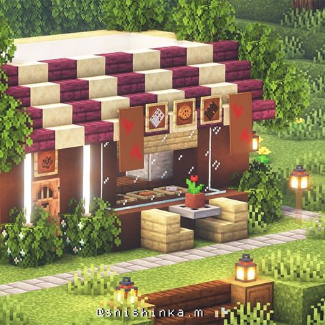 Cute Shop Minecraft, Minecraft Small Cafe, Minecraft Cafe Interior Ideas, Red Stone Builds Minecraft, Minecraft Convenience Store, Minecraft Food Shop, Food Truck Minecraft, Minecraft Boutique, Minecraft Cake Shop