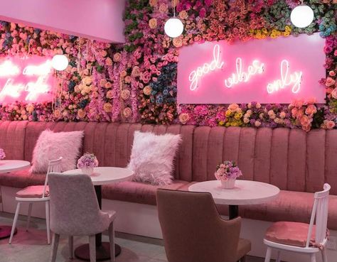 8 restaurantes y cafeterías de la CDMX donde (casi) todo es color rosa - Food & Pleasure Rooftop Restaurant Design, Pink Cafe, Pink Bar, Bakery Decor, Nail Salon Decor, Beauty Salon Decor, Salon Interior Design, Coffee Shop Design, Coffee Shop Decor