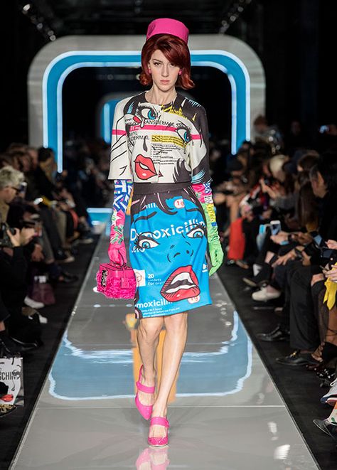 Collections – world of moschino Jeremy Scott Moschino, Artistic Accessories, Graffiti Fashion, Pop Art Fashion, Creative Clothing, Moschino Couture, Fashion Week 2018, Milano Fashion Week, Futuristic Fashion