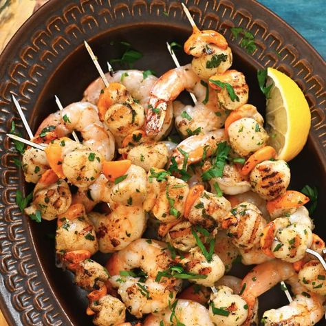 Grilled Shrimp and Scallop Skewers Scallop Skewers, Shrimp Brochette, Bay Scallops, Seafood Dinners, Shrimp Kabobs, Main Salad, Grilled Scallops, Shrimp Scallops, Healthy Grilling Recipes