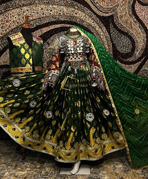 Afghanistan Dress, Beautiful Culture, Afghan Culture, Afghani Dresses, Afghani Clothes, Friend Photography, Pretty Quinceanera Dresses, Best Friend Photography, Afghan Clothes