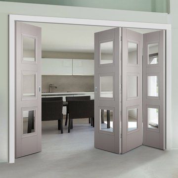 Thrufold Amsterdam Grey Primed 3+1 Folding Door - Clear Safety Glass - Lifestyle Image.    #bifold Indoor Bifold Doors, Folding Door Makeover, Folding Doors Ideas, Folding Door Design, Living Room Sliding Doors, Room Dividing, Grey Internal Doors, Inside Kitchen, Transitional Living Room Design