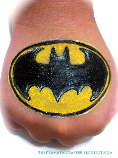 Batman hand painting that would work as cheek art in a smaller size. Angry Batman, Batman Face Paint, Superhero Face Painting, Superhero Painting, Batman Face, Easy Face Painting Designs, Face Painting For Boys, Homemade Face Paints, Cheek Art