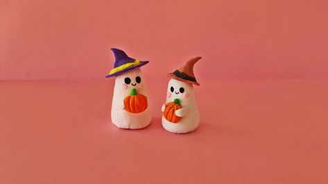 Model Magic Ghost, Halloween Dream Catcher, Boo Bucket, Crafts For Halloween, Ghost For Halloween, Clay Ghost, Fimo Ideas, Clay Halloween, Air Drying Clay