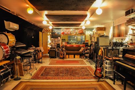 Band Rehearsal, Studio Music Room, Music Studio Ideas, Recording Studio Ideas, Music Room Design, Music Room Ideas, Rehearsal Studios, Home Recording Studio Setup, Studio Vibes